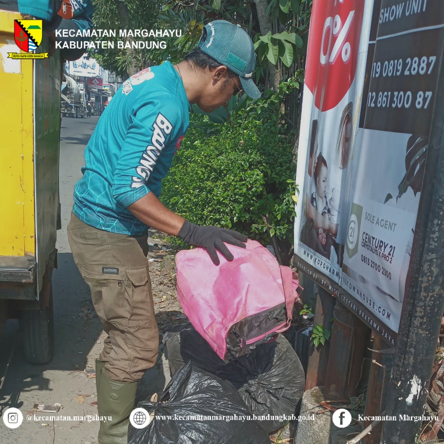 giat-kader-bandung-bedas-bersih-sampah-bersama-fkks-forum-komunikasi-kecamatan-sehat-melakukan-giat-membersihkan-wilayah-kecamatan-margahayu-19-07-2022