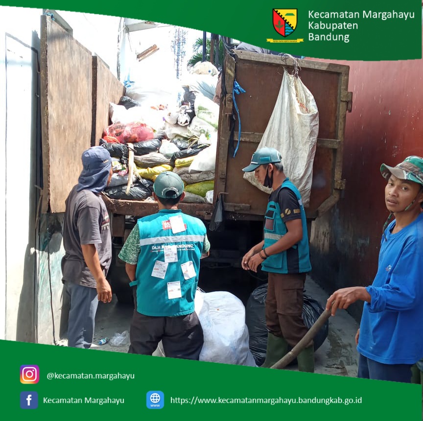 giat-kader-bandung-bedas-bersih-sampah-bersama-fkks-forum-komunikasi-kecamatan-sehat-melakukan-giat-membersihkan-wilayah-kecamatan-margahayu-17-03-2022
