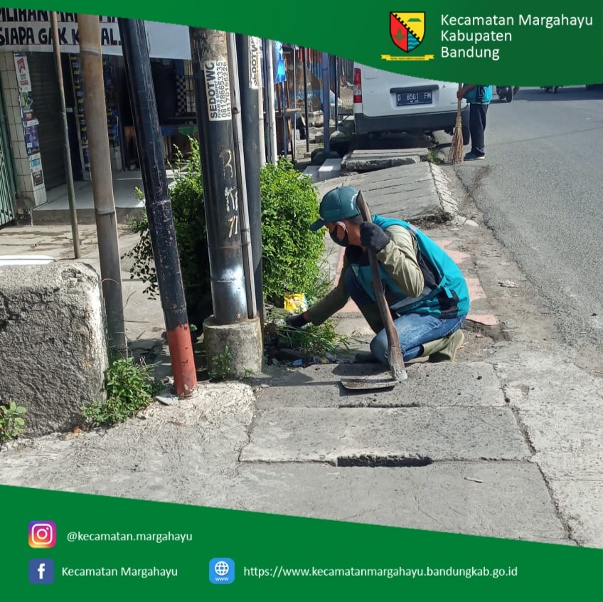 giat-03-01-2022-kader-bandung-bedas-bersih-sampah-bersama-fkks-forum-komunikasi-kecamatan-sehat-melakukan-giat-membersihkan-wilayah-kecamatan-margahayu