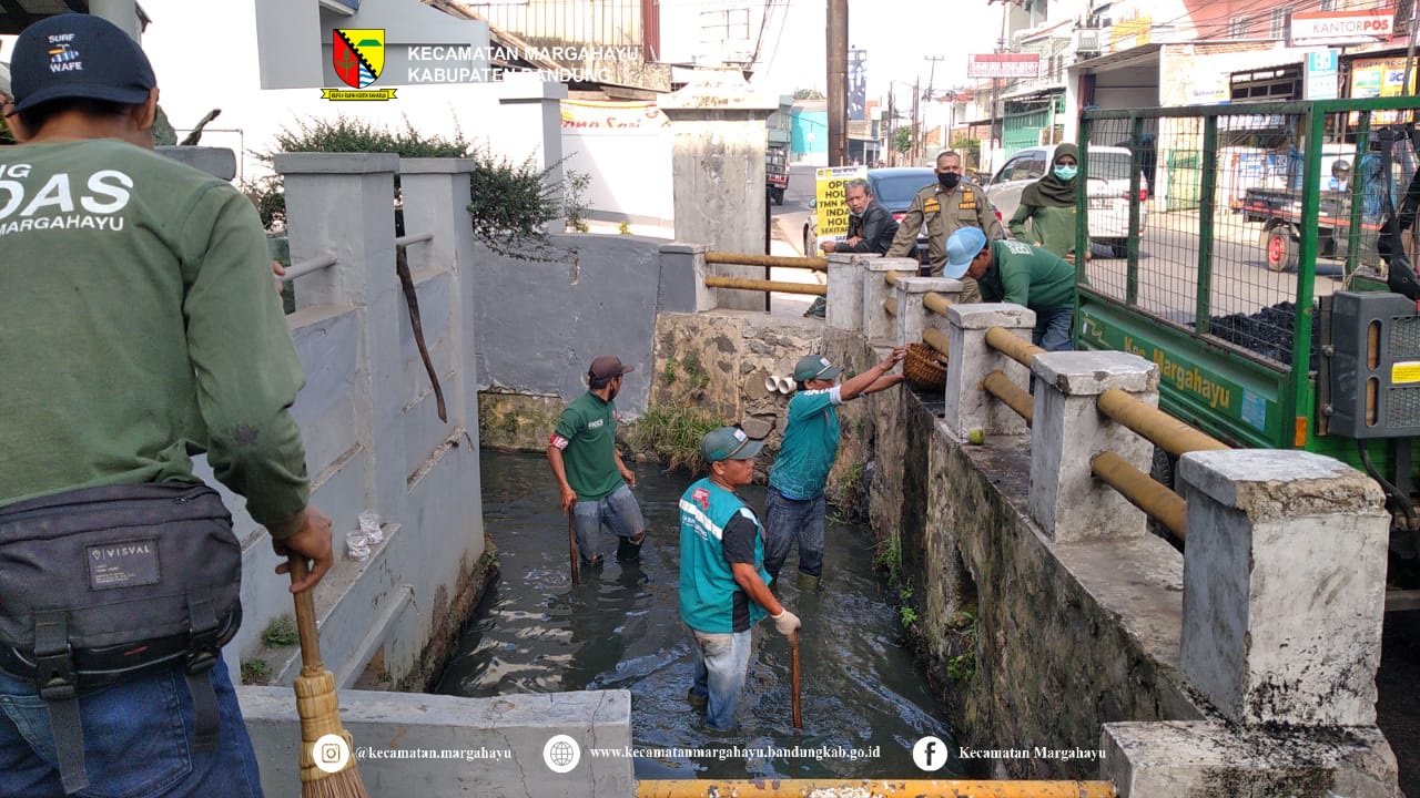 giat-kader-bandung-bedas-bersih-sampah-bersama-fkks-forum-komunikasi-kecamatan-sehat-melakukan-giat-membersihkan-wilayah-kecamatan-margahayu-14-07-2022