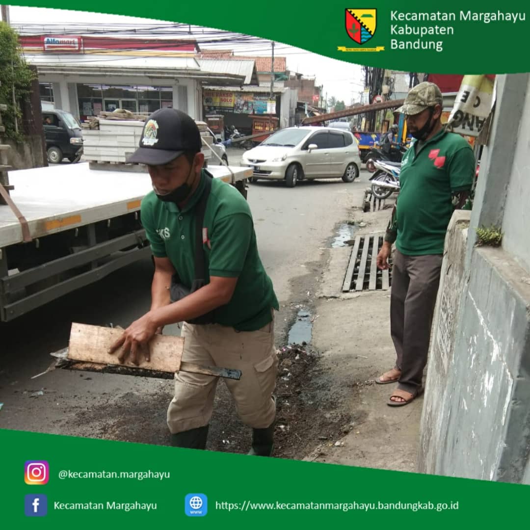 giat-kader-bandung-bedas-bersih-sampah-bersama-fkks-forum-komunikasi-kecamatan-sehat-melakukan-giat-membersihkan-wilayah-kecamatan-margahayu