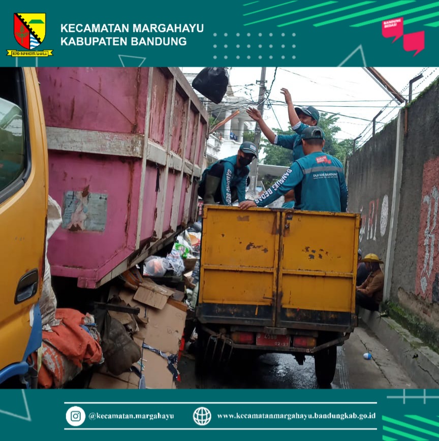giat-kader-bandung-bedas-bersih-sampah-bersama-fkks-forum-komunikasi-kecamatan-sehat-melakukan-giat-membersihkan-wilayah-kecamatan-margahayu-14-06-2022