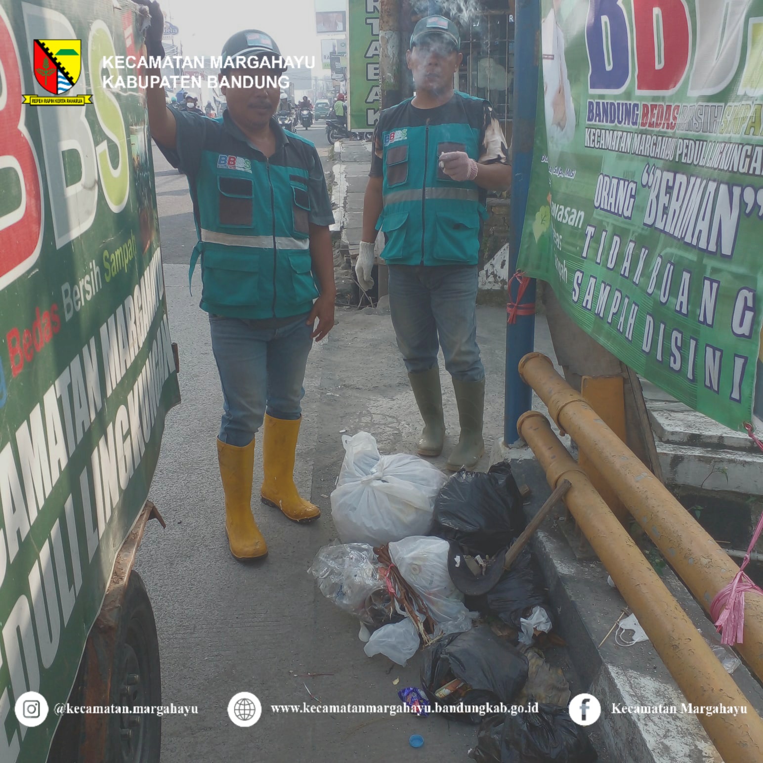 giat-kader-bandung-bedas-bersih-sampah-bersama-fkks-forum-komunikasi-kecamatan-sehat-melakukan-giat-membersihkan-wilayah-kecamatan-margahayu-20-07-2022