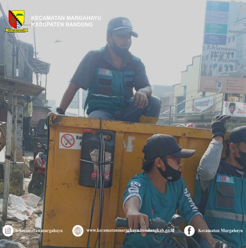 giat-kader-bandung-bedas-bersih-sampah-bersama-fkks-forum-komunikasi-kecamatan-sehat-melakukan-giat-membersihkan-wilayah-kecamatan-margahayu-21-07-2022