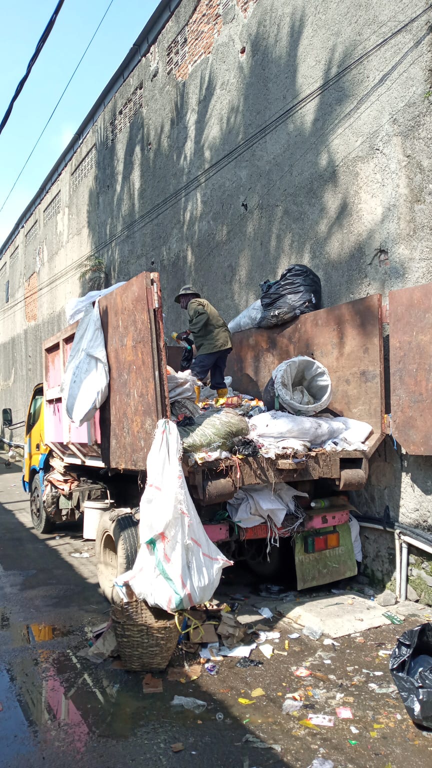 giat-kader-bandung-bedas-bersih-sampah-bersama-fkks-forum-komunikasi-kecamatan-sehat-melakukan-giat-membersihkan-wilayah-kecamatan-margahayu-04-04-2022
