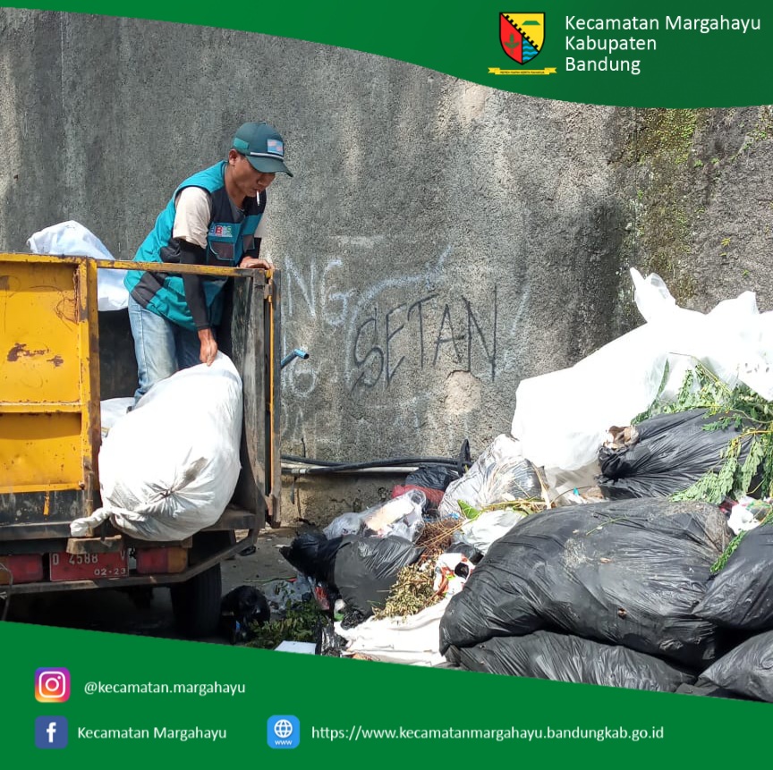 giat-kader-bandung-bedas-bersih-sampah-bersama-fkks-forum-komunikasi-kecamatan-sehat-melakukan-giat-membersihkan-wilayah-kecamatan-margahayu-22-03-2022