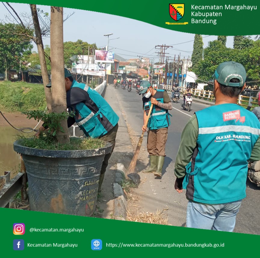 giat-kader-bandung-bedas-bersih-sampah-bersama-fkks-forum-komunikasi-kecamatan-sehat-melakukan-giat-membersihkan-wilayah-kecamatan-margahayu-31-03-2022