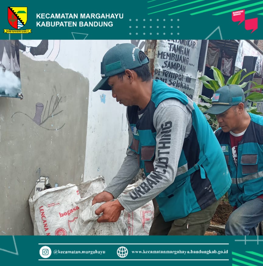 giat-kader-bandung-bedas-bersih-sampah-bersama-fkks-forum-komunikasi-kecamatan-sehat-melakukan-giat-membersihkan-wilayah-kecamatan-margahayu-02-06-2022
