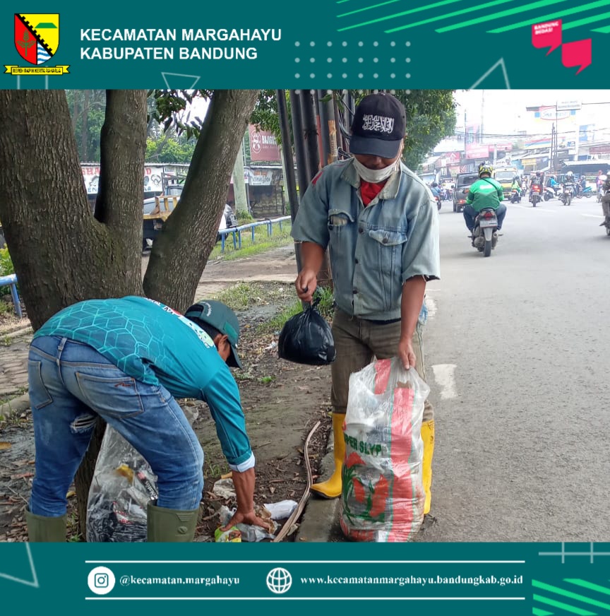 giat-kader-bandung-bedas-bersih-sampah-bersama-fkks-forum-komunikasi-kecamatan-sehat-melakukan-giat-membersihkan-wilayah-kecamatan-margahayu-16-06-2022