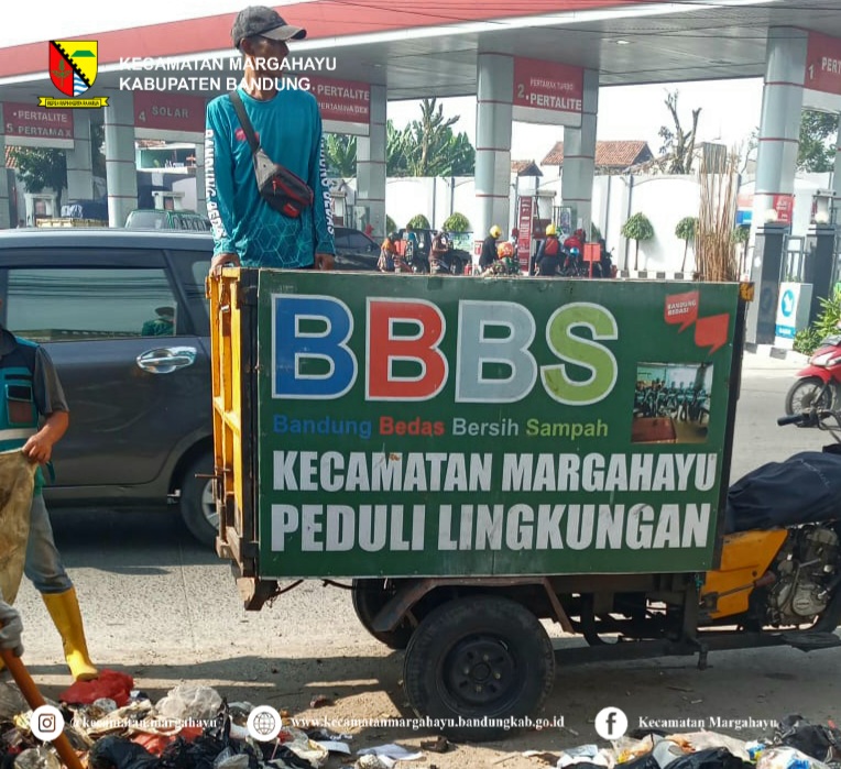 giat-kader-bandung-bedas-bersih-sampah-bersama-fkks-forum-komunikasi-kecamatan-sehat-melakukan-giat-membersihkan-wilayah-kecamatan-margahayu-25-07-2022