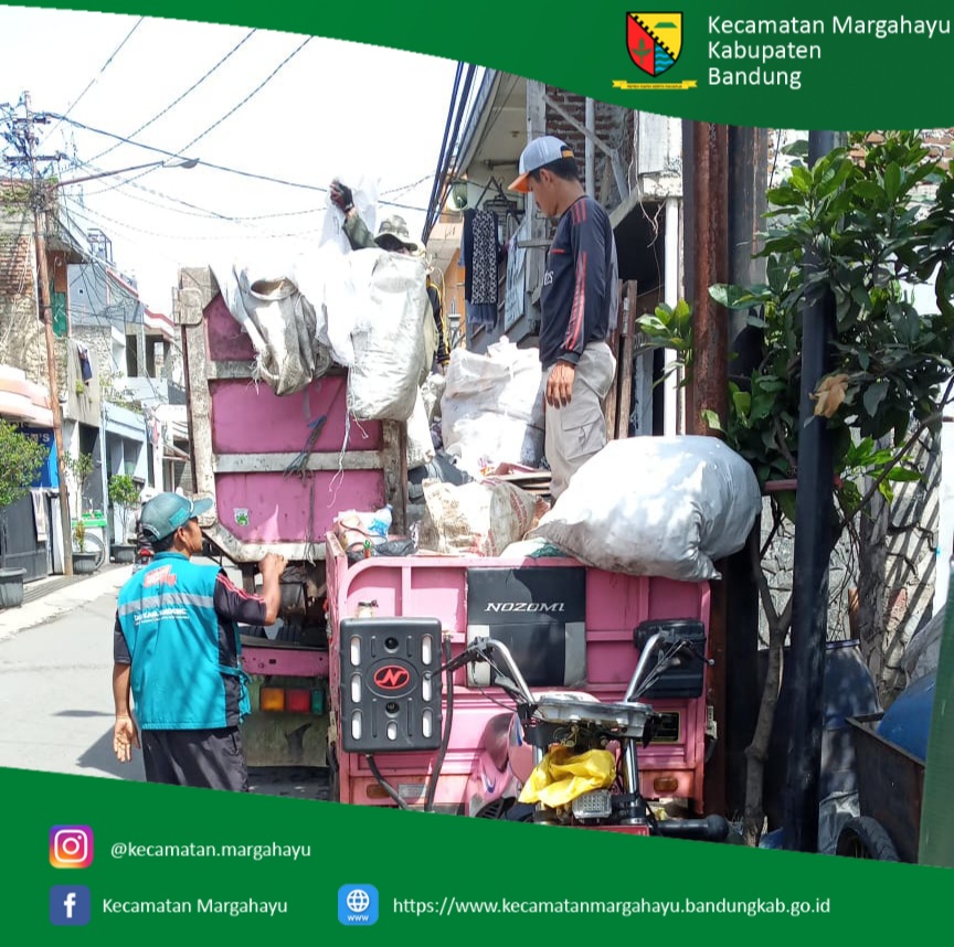 giat-kader-bandung-bedas-bersih-sampah-bersama-fkks-forum-komunikasi-kecamatan-sehat-melakukan-giat-membersihkan-wilayah-kecamatan-margahayu-28-03-2022